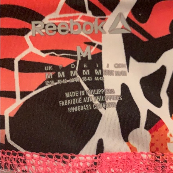 Reebok leggings full length shiny smooth material. - Picture 3 of 3